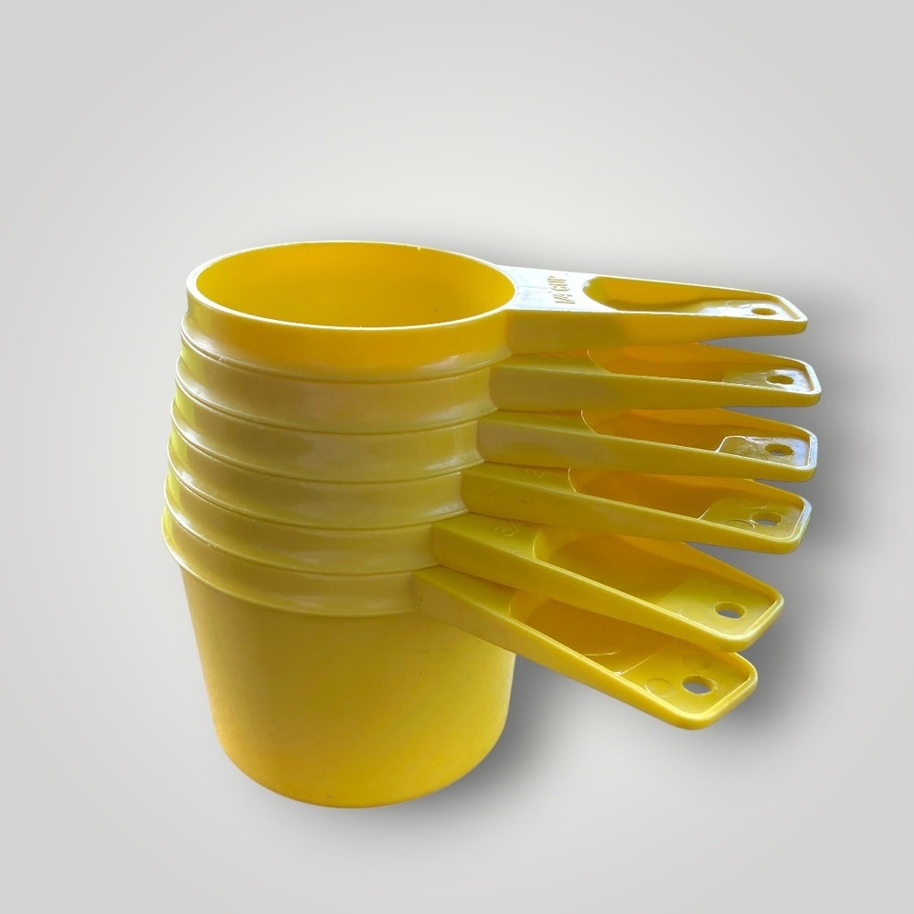 Tupperware Measuring Cups Full Set 6 Yellow 1/4 to 1 Cup 1970s Kitchenware